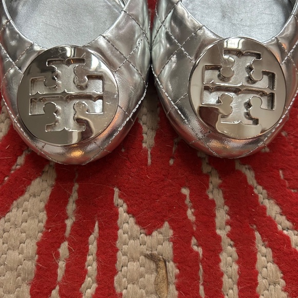 Tory Burch Quilted Silver Metallic Slingback “Reva” ballet flats Size 7M - Picture 3 of 6